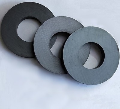 Nam châm ferrite đen tròn có lỗ 70x10 lỗ 32mm