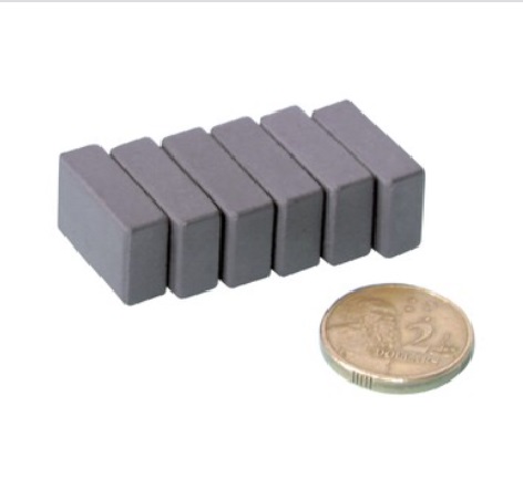 Nam châm viên ferrite 40x25x10mm hình chữ nhật